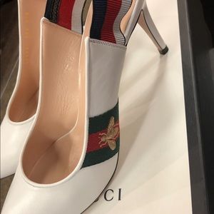 Meet your Posher, Esha